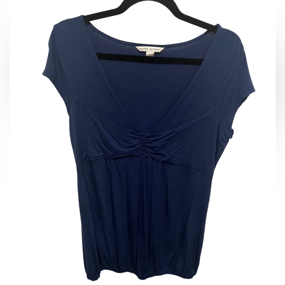 Banana republic balloon hem T-shirt. Size L.